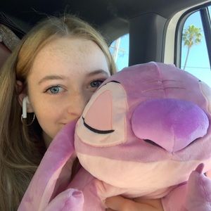 Meet your Posher, Averi